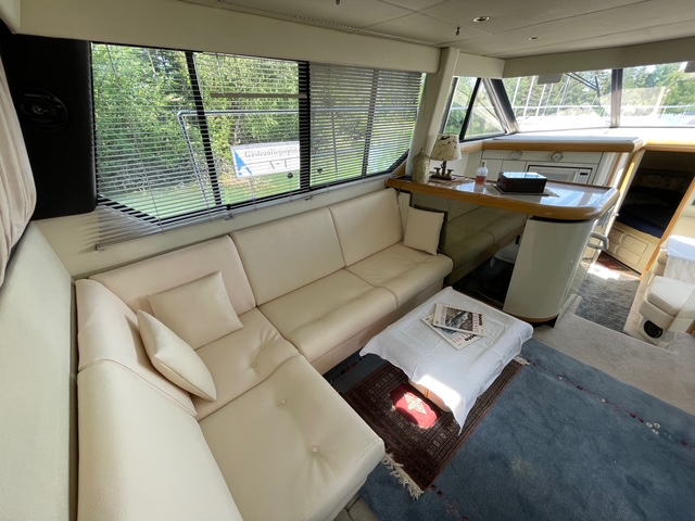 Eleganter Salon der Yacht Alexandra