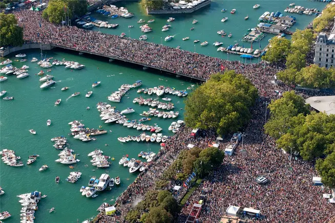 Streetparade Zürich – Logenplatz auf dem See